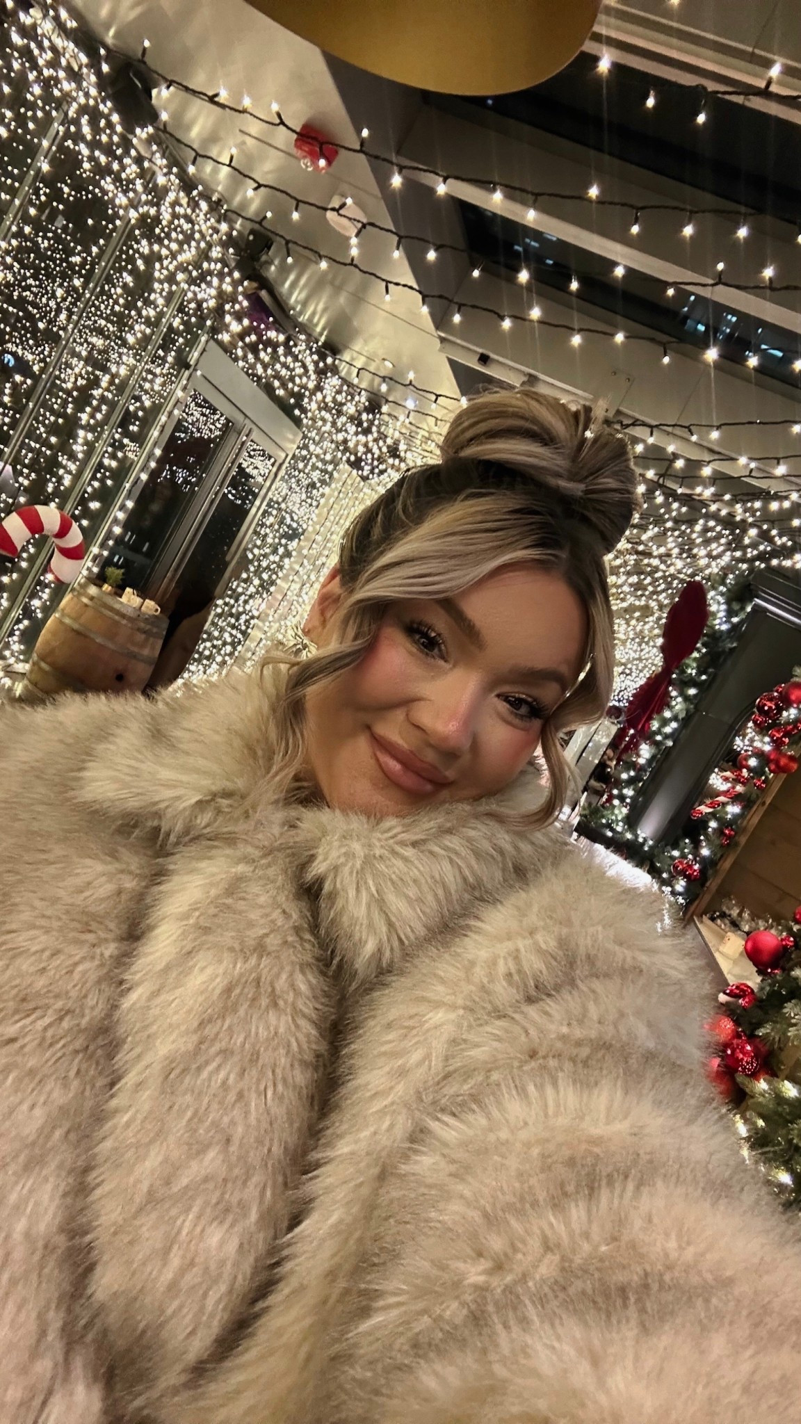 Faux fur coat, makeup 

#LTKwinter #LTKbeauty #LTKholiday