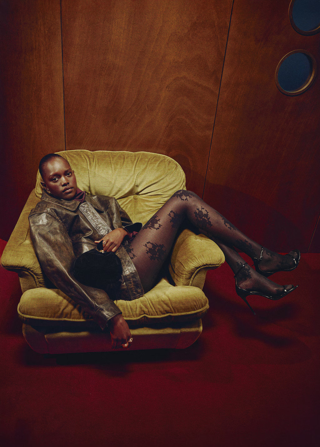 Velvet handbag with metallic detail | MANGO (UK)