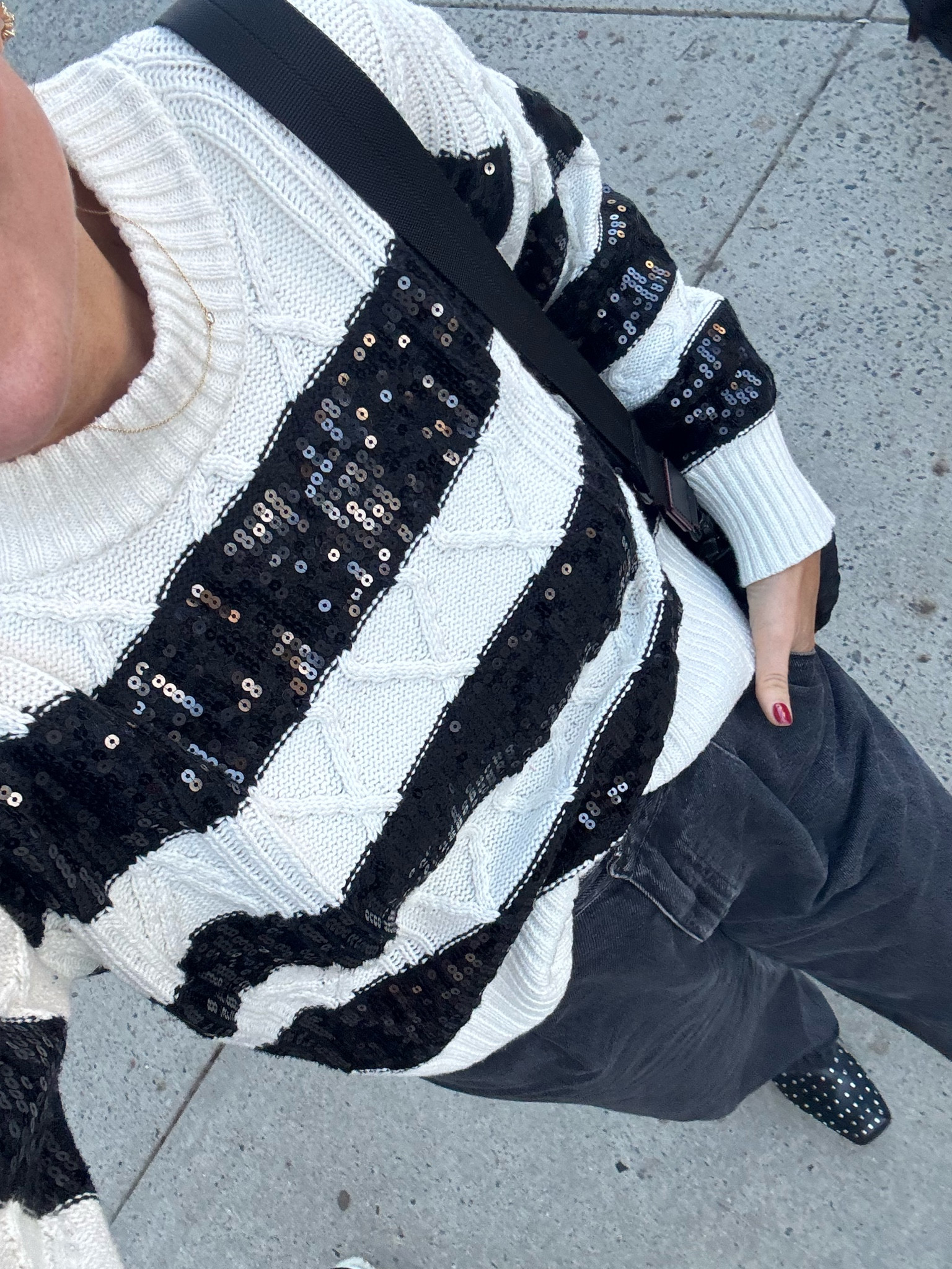 Holiday sweater size small 
Perfect amount of sparkle 

#LTKSeasonal #LTKHoliday #LTKParties