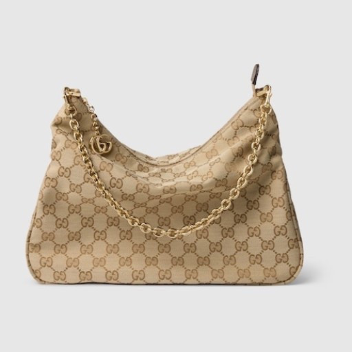 Saw this bag in the store today and it’s such a good one. The perfect size and slouchy vibe.