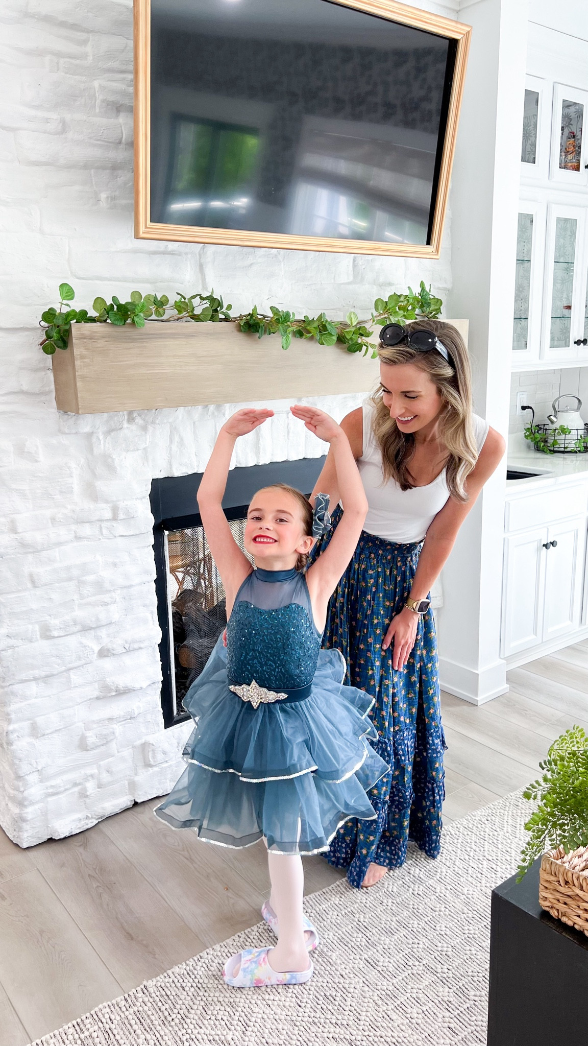 My outfit (that I’ll be repeating all summer long) and alllll the dance things from my weekender bag to our favorite hair and makeup products!



#LTKSummerEdit #LTKStyleTip #LTKKids