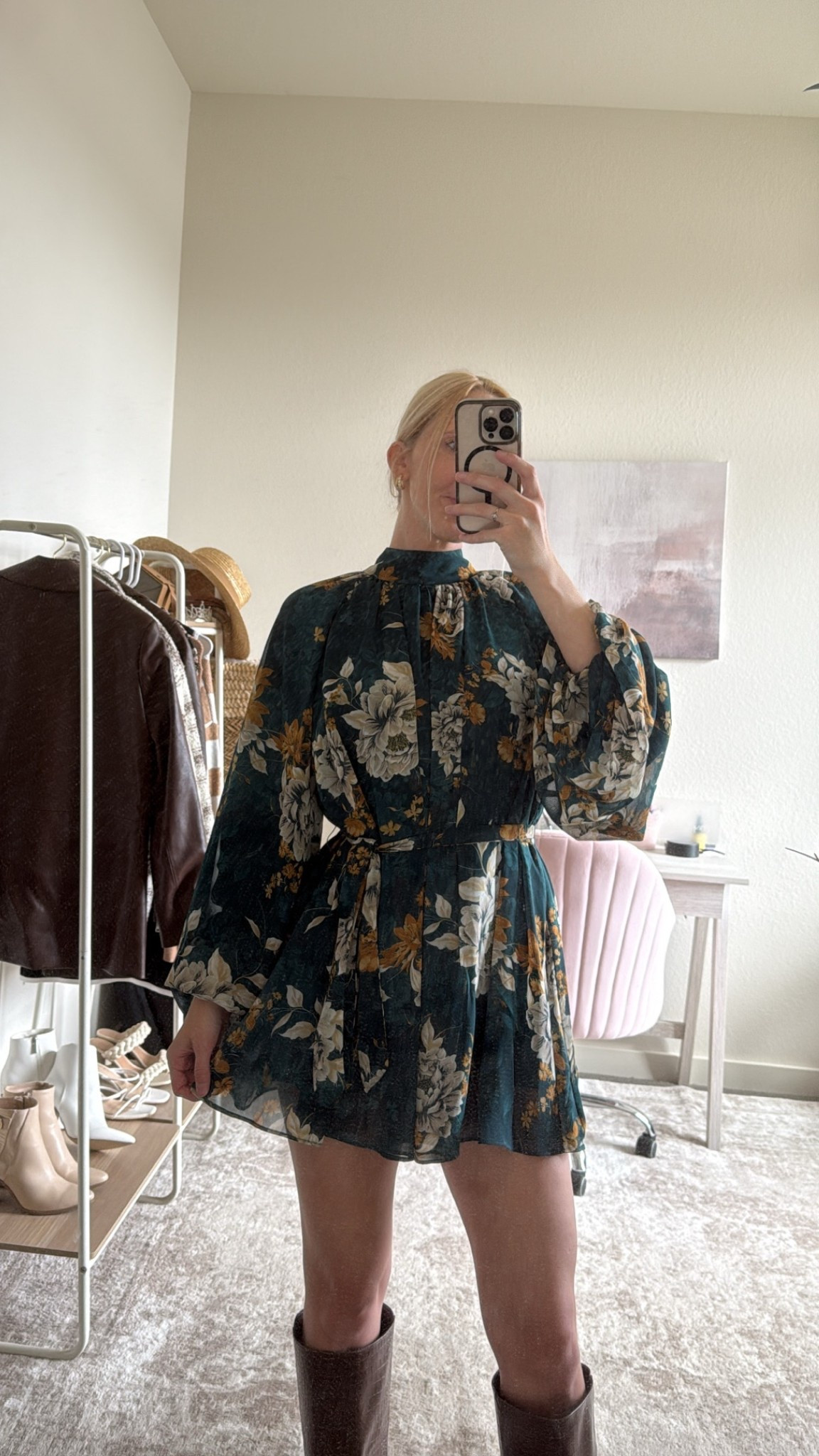 Ahh the cutest fall dress!! 🤎✨

This floral mini dress with the chocolate brown boots would be such a cute Thanksgiving outfit or fall photos outfit!! Wearing an XS, my boots are true to size and I’m in an 8!


Thanksgiving dress, Thanksgiving outfit ideas, what to wear for Thanksgiving, croc boots, tall boots, chocolate brown knee high boots, floral mini dress, long sleeve dresses, fall outfits, fall wedding guest dress