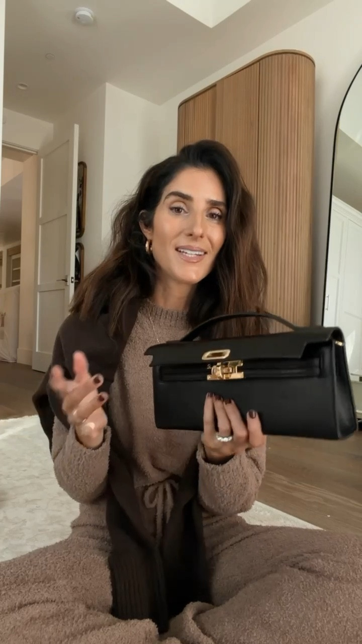 This bag just arrived and I’m loving it! Would make such a great gift but it’s also perfect for this time of year for you to enjoy for holiday parties. I’m just shy of 5-7” wearing the size small set #stylinbyaylin #aylin #bag #amazon #giftidea 

#LTKGiftGuide #LTKBeauty #LTKHoliday