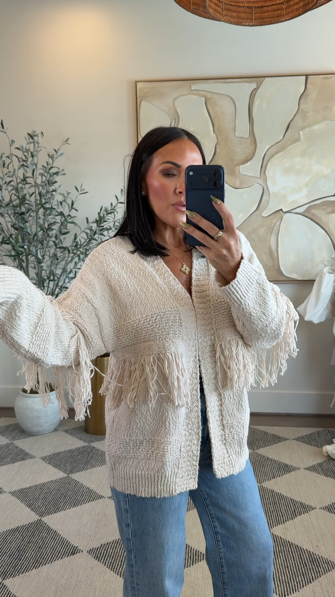 The fringe got me. 🤎

Such a good throw-on cardigan for jeans when you want cozy but still a little different. The texture + fringe make the whole look.