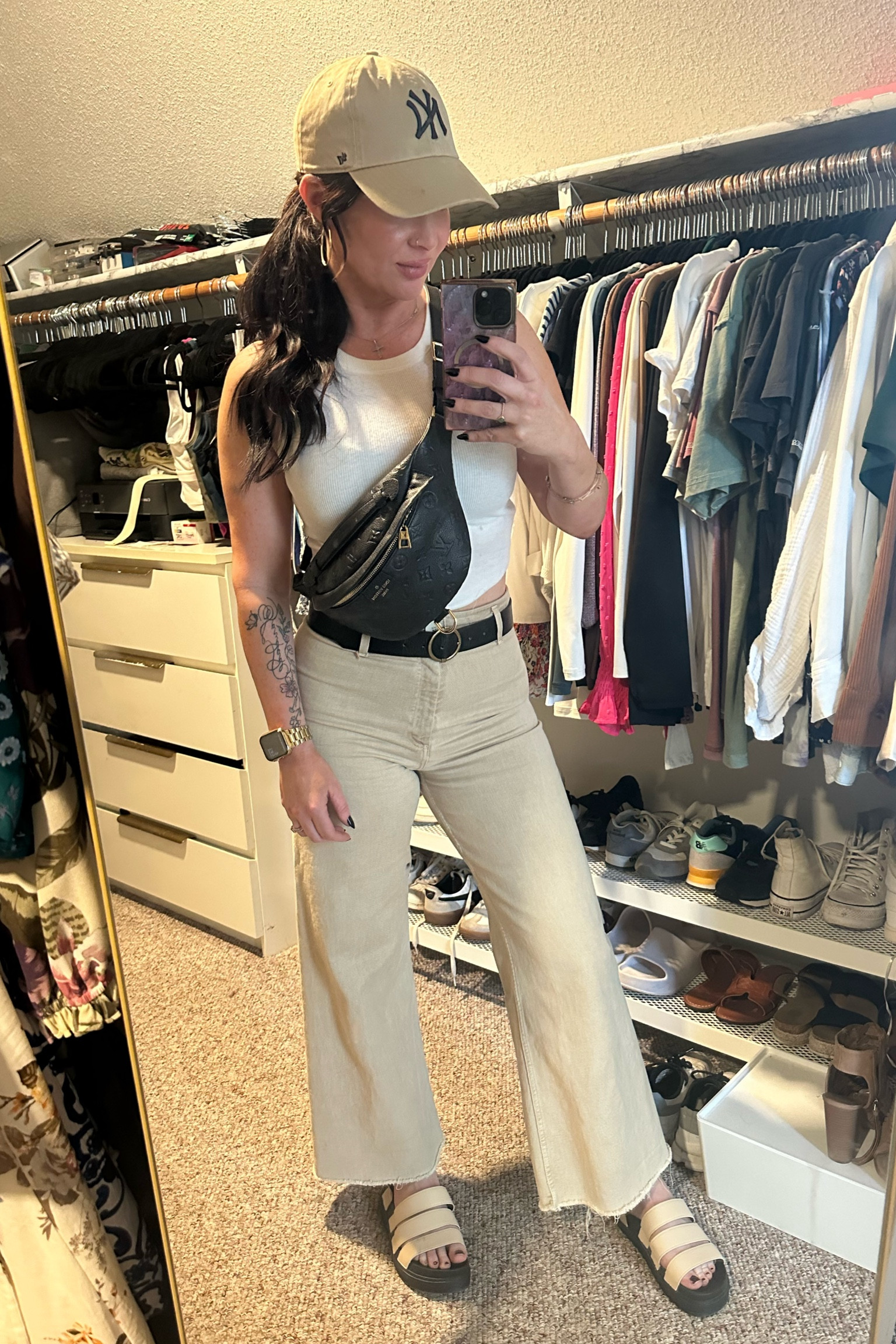 Khaki/white/black =
basic/basic/basic and I love it! 

#LTKStyleTip #LTKOver40 #LTKFindsUnder50