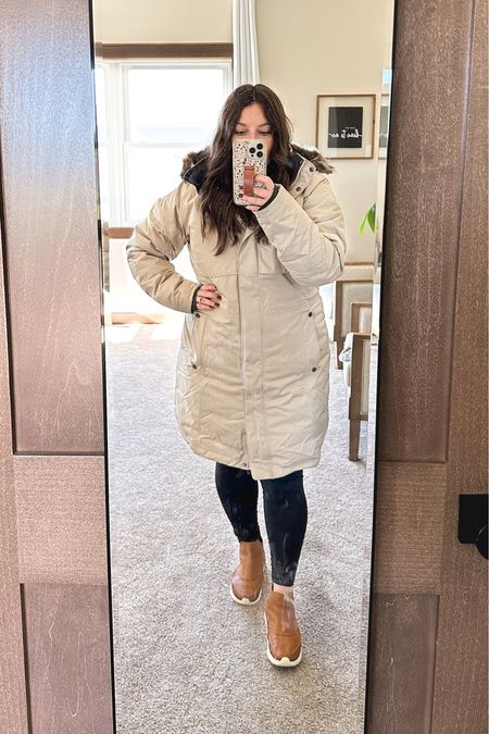 Wisconsin Winter Coat Musts…

Removable fur hood
Removable and adjustable hood
Reflective warmth tech
Waterproof
Knee length with double zipper 
Side pockets with zipper
Drawstring waist cincher
Thumb hole sleeves

This coat hits EVERY mark. Could not love it more. 

#LTKmidsize #LTKHolidaySale #LTKsalealert