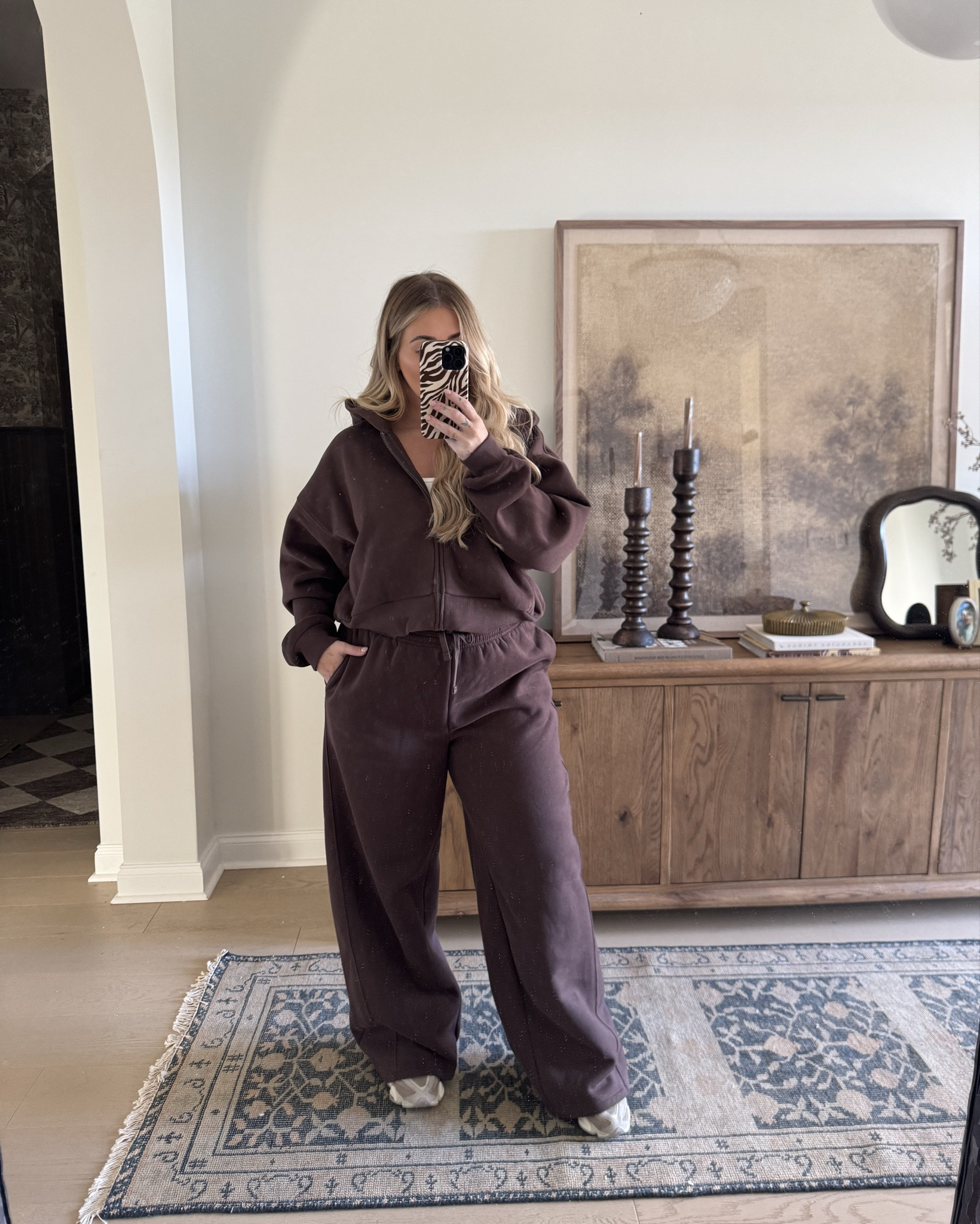 #Vuoripartner Sharing my recent order @Vuoriclothing!! Wearing the java set today — it’s INSANELY soft, highly recommend! 

Tops — large 
Pants — XL 
