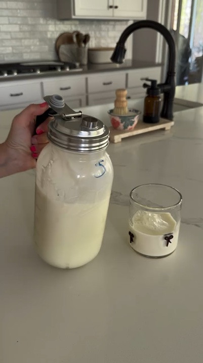Ok now this is something I am absolutely soooooo glad I found!!! 🤯
Up next… lemonade! 👏👏👏

#gadgets #kitchenhacks #kitchenhacks