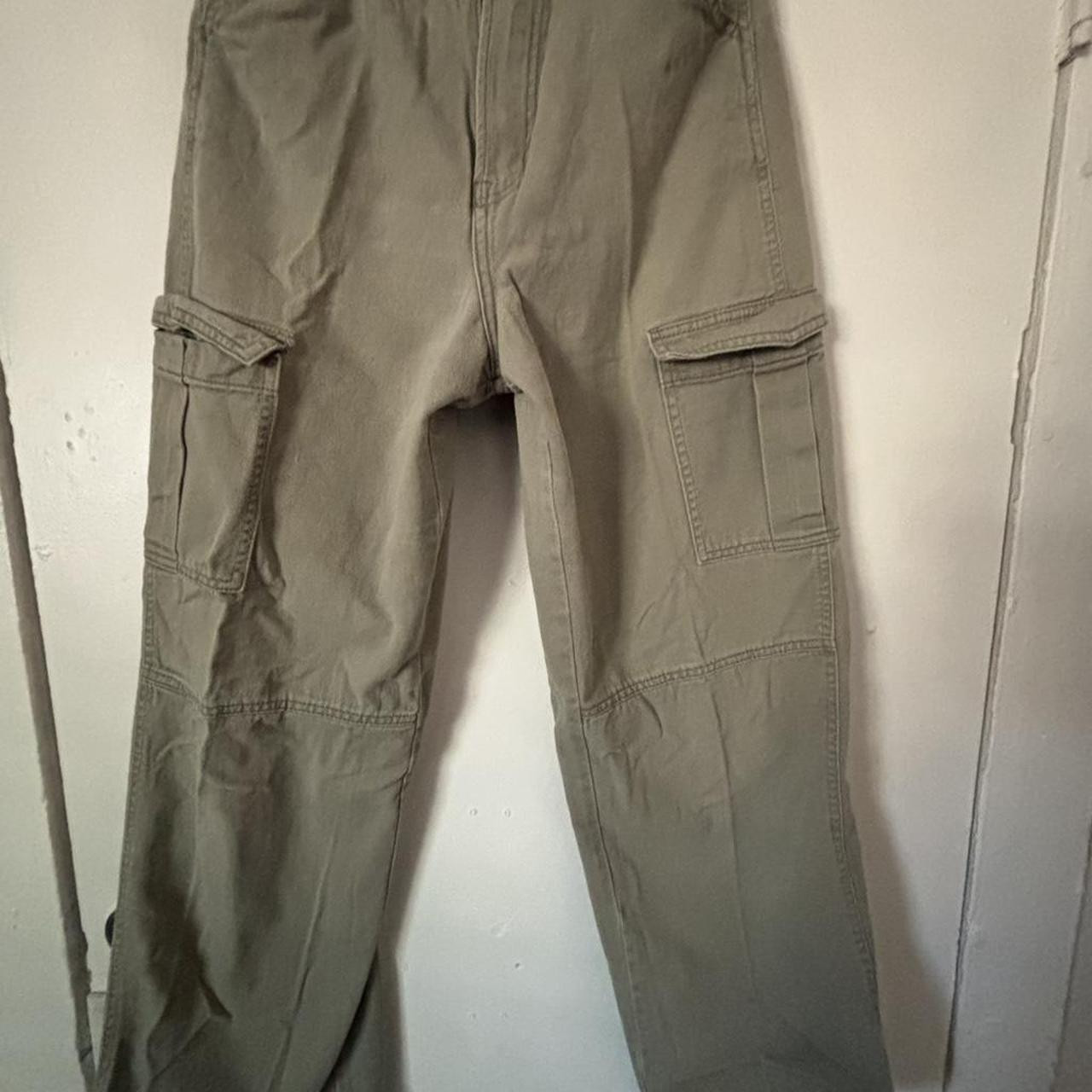 H & M Women's High waisted Cargo Pants - Khaki/Green - 4 | Depop US