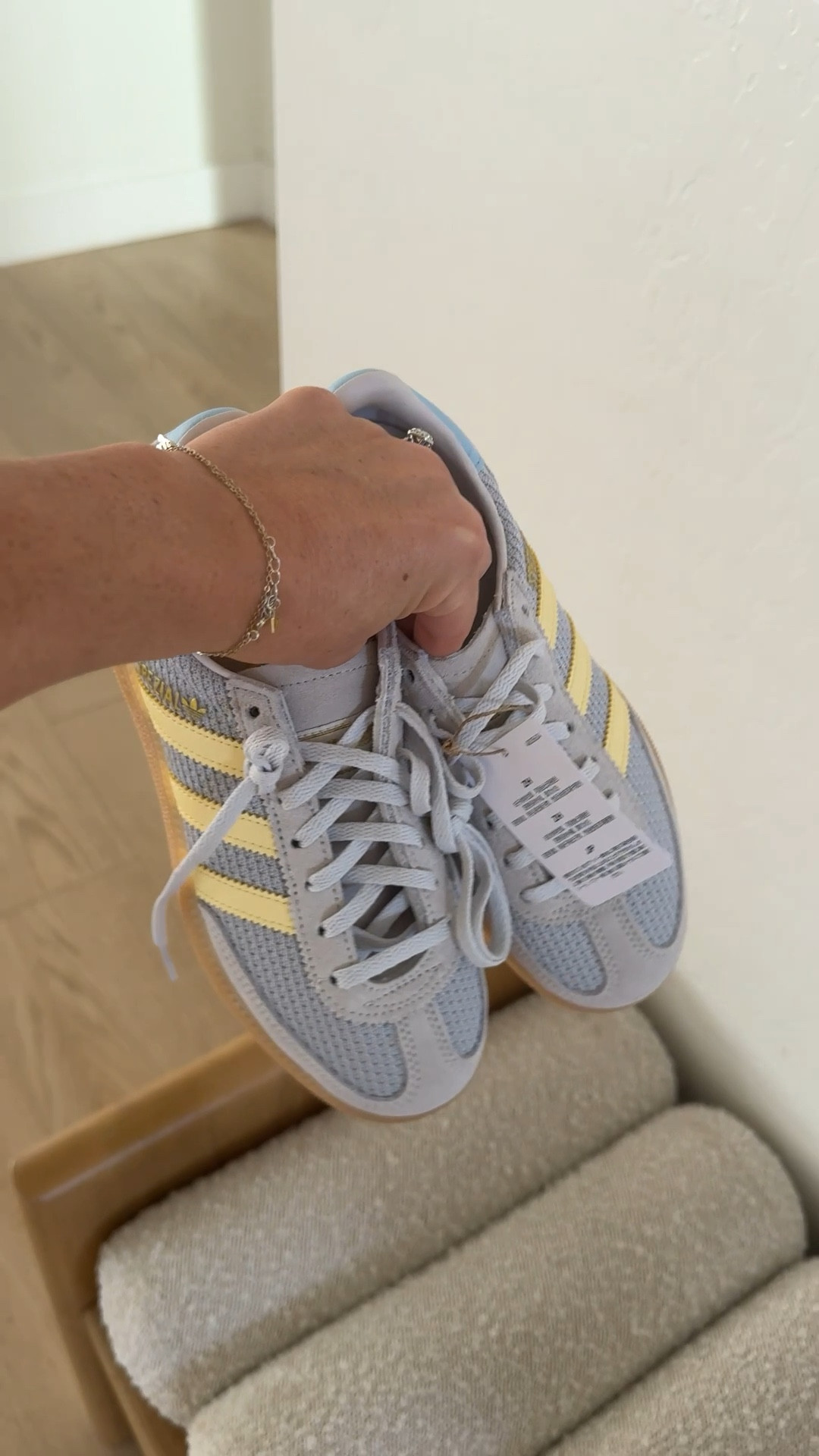 Nordstrom rack find! Big kids adidas sneakers // other colorways available 

Kids shoes
Girls shoes 


#LTKSaleAlert #LTKActive #LTKKids