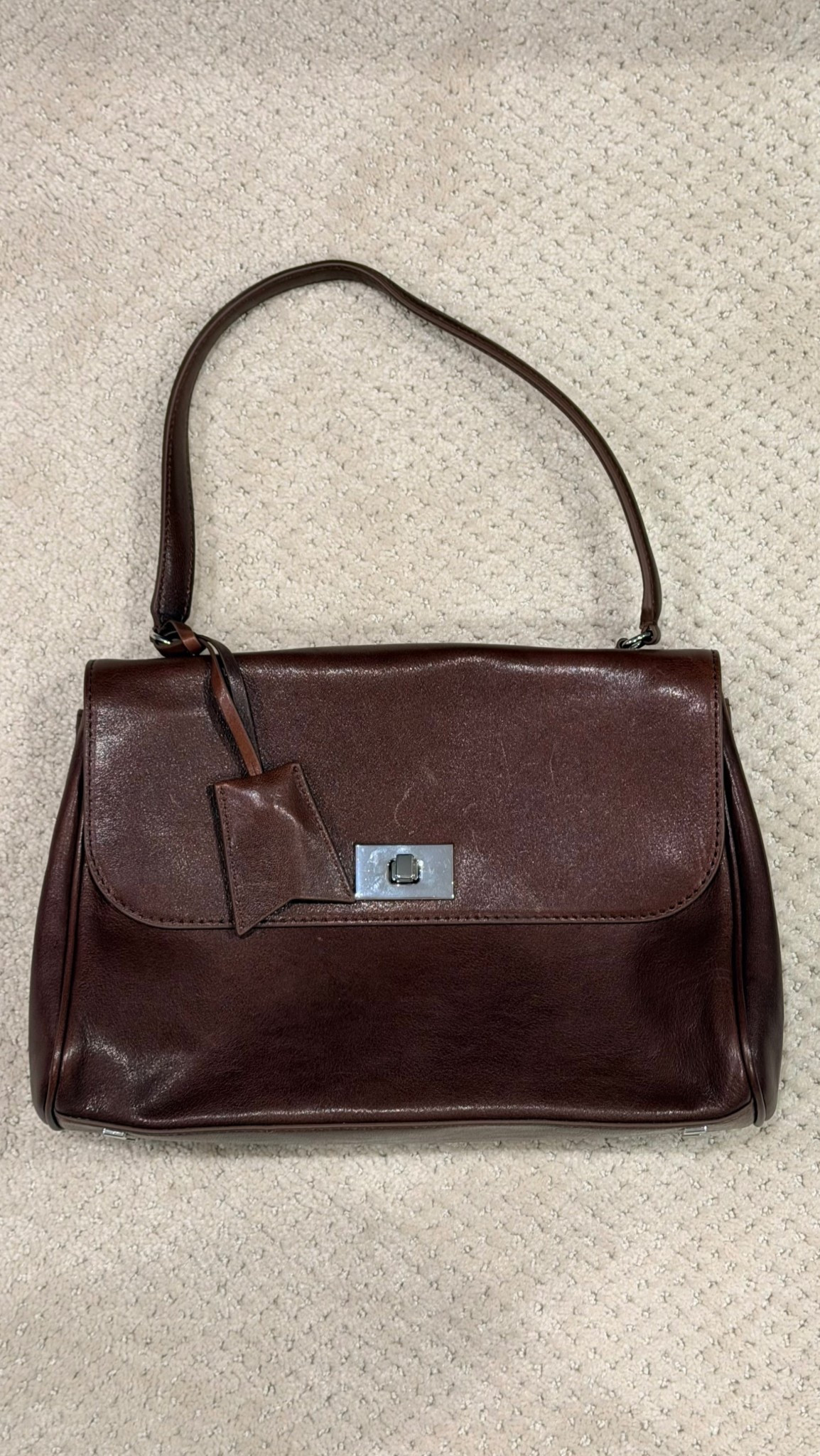 The kind of bag that quietly pulls everything together 🤎

This rich brown leather is such a good neutral, and the structured shape instantly elevates even the simplest outfits. It’s one of those pieces that feels classic but still current, and it works just as well for everyday as it does for dinners out.

If you’re building a wardrobe that lasts, this is the type of bag you reach for on repeat.

#LTKootd #LTKgrwm #LTKWorkwear