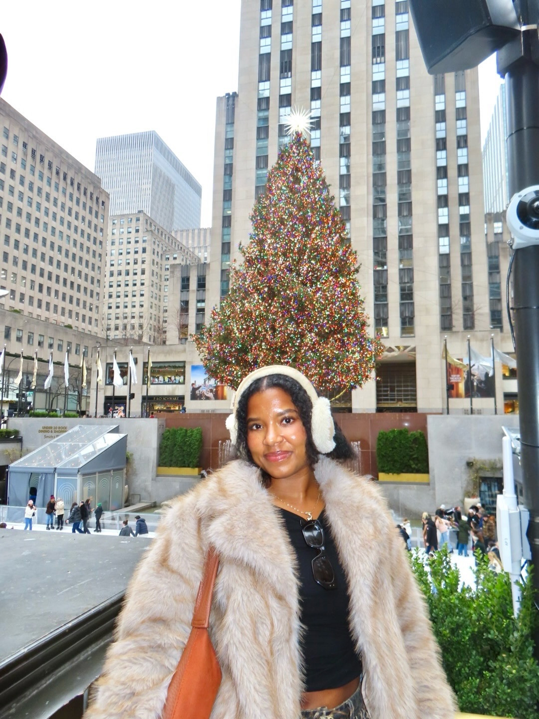 merry & bright


can’t find my jeans so linking similar and the coat is currently sold out in beige 



#LTKSeasonal #LTKHoliday #LTKBeauty