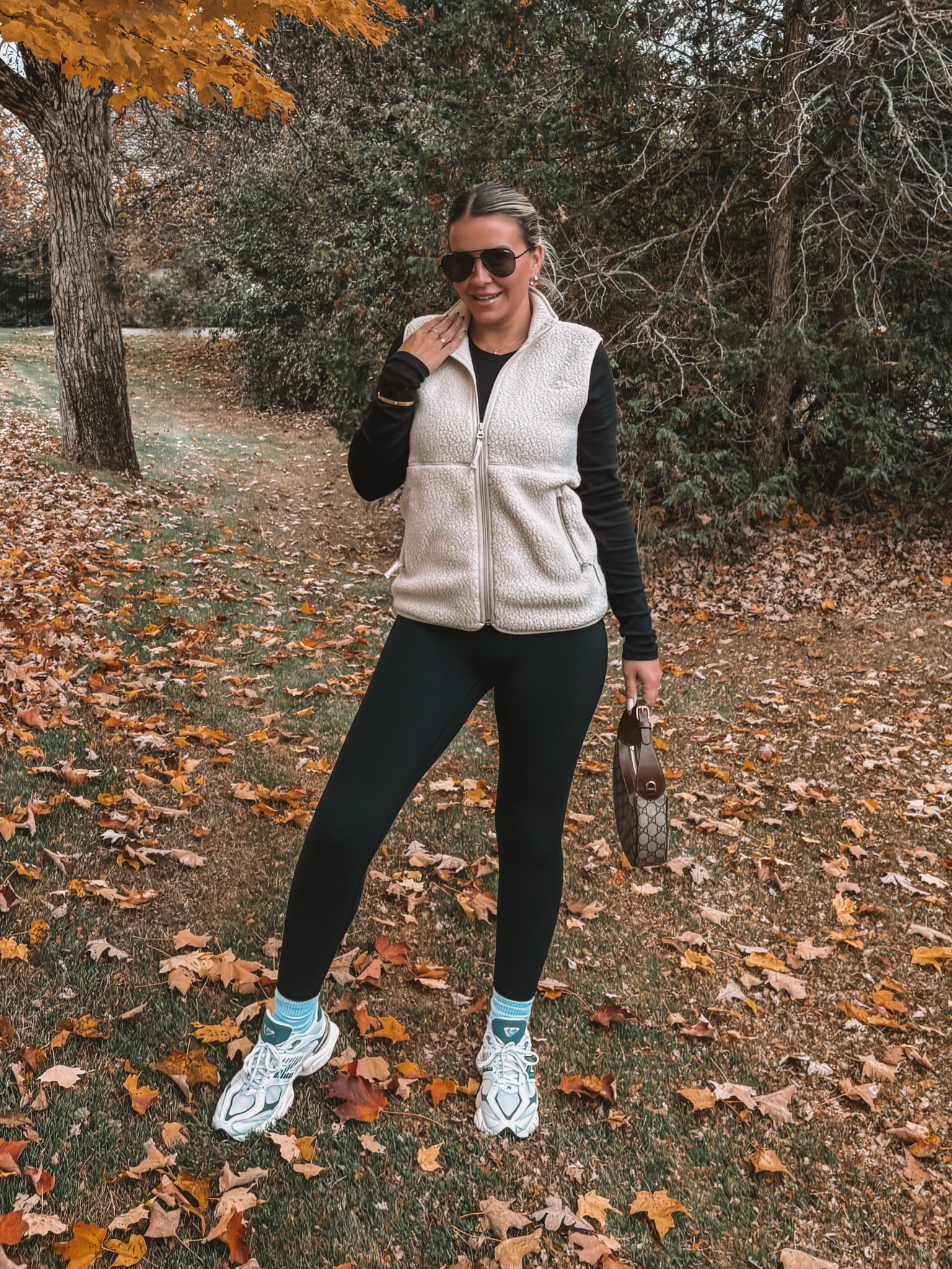 fall in love with aritzia 🤎🍂 

vest: xs 
top: m 
leggings: 6

#LTKcanada #LTKautumn #LTKstyletip