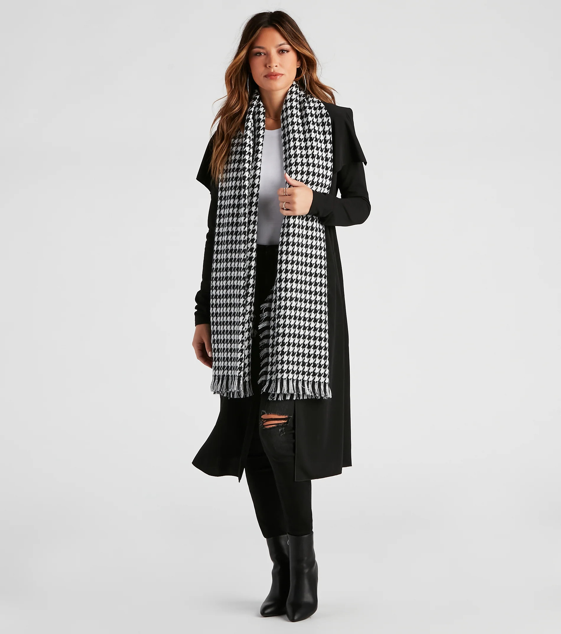 Chic Houndstooth Fringe Blanket Scarf | Windsor Stores