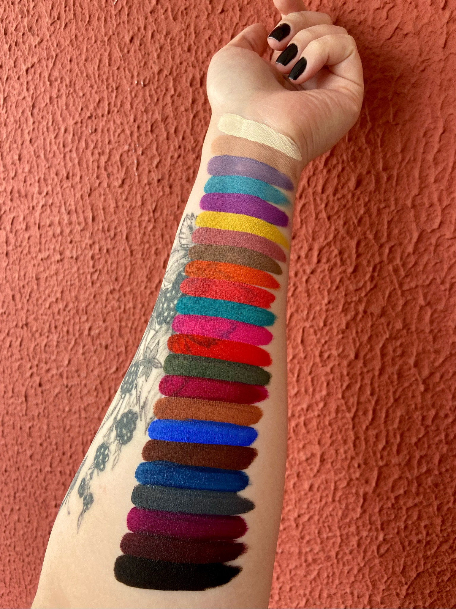 Minha primeira publicação não podia ser diferente, tinha que ser sobre o meu produto preferido da vida! Esse é o BT Velvet da Linha Bruna Tavares. É um produto que tem uma gama enorme de cores e muita versatilidade (uso como primer de sombras, como sombra, delineador, lápis de olho, máscara colorida, batom, até como blush). EU AMO, né? Quem me conhece, sabe (hahahah) 💖

#LTKbeauty #LTKbrasil