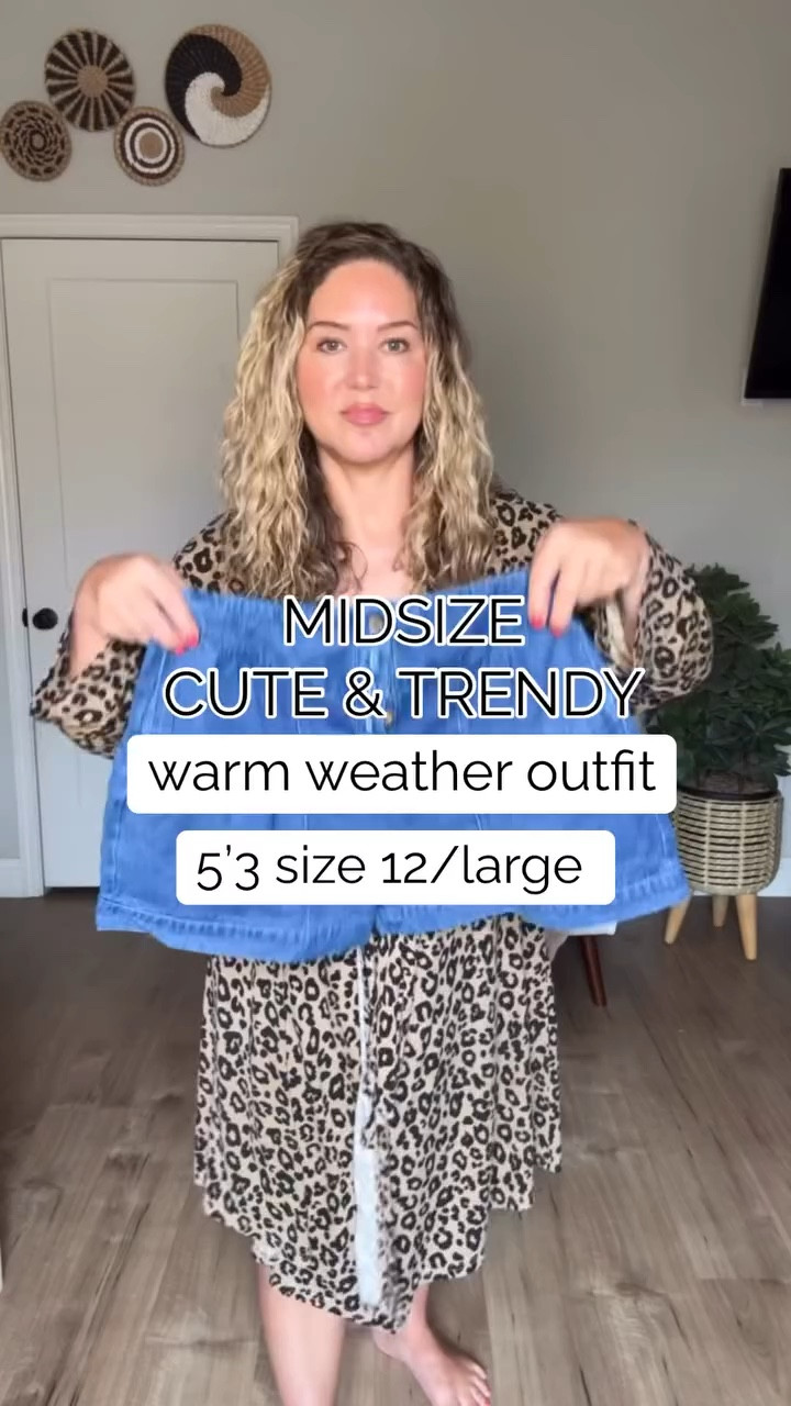 Cute and casual outfit for the spring or summer! Great for running errands or lunch! 

#LTKgrwm #LTKootd #LTKMidsize