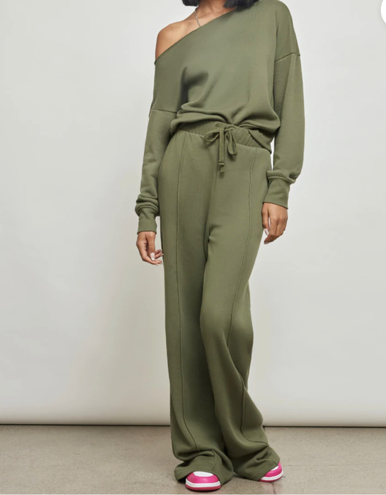 I am all about loungewear all year long, but especially in winter. Here are some of my favorite pics of athleisure, loungewear, sweats and workout looks for your post holiday couch session, long walk or Turkey burn  

#thanksgivingstyle #monochrome #loungewear #sweats #athleisure #sweatsets #loungesets #womensstyle 


#LTKfit #LTKSeasonal #LTKHoliday