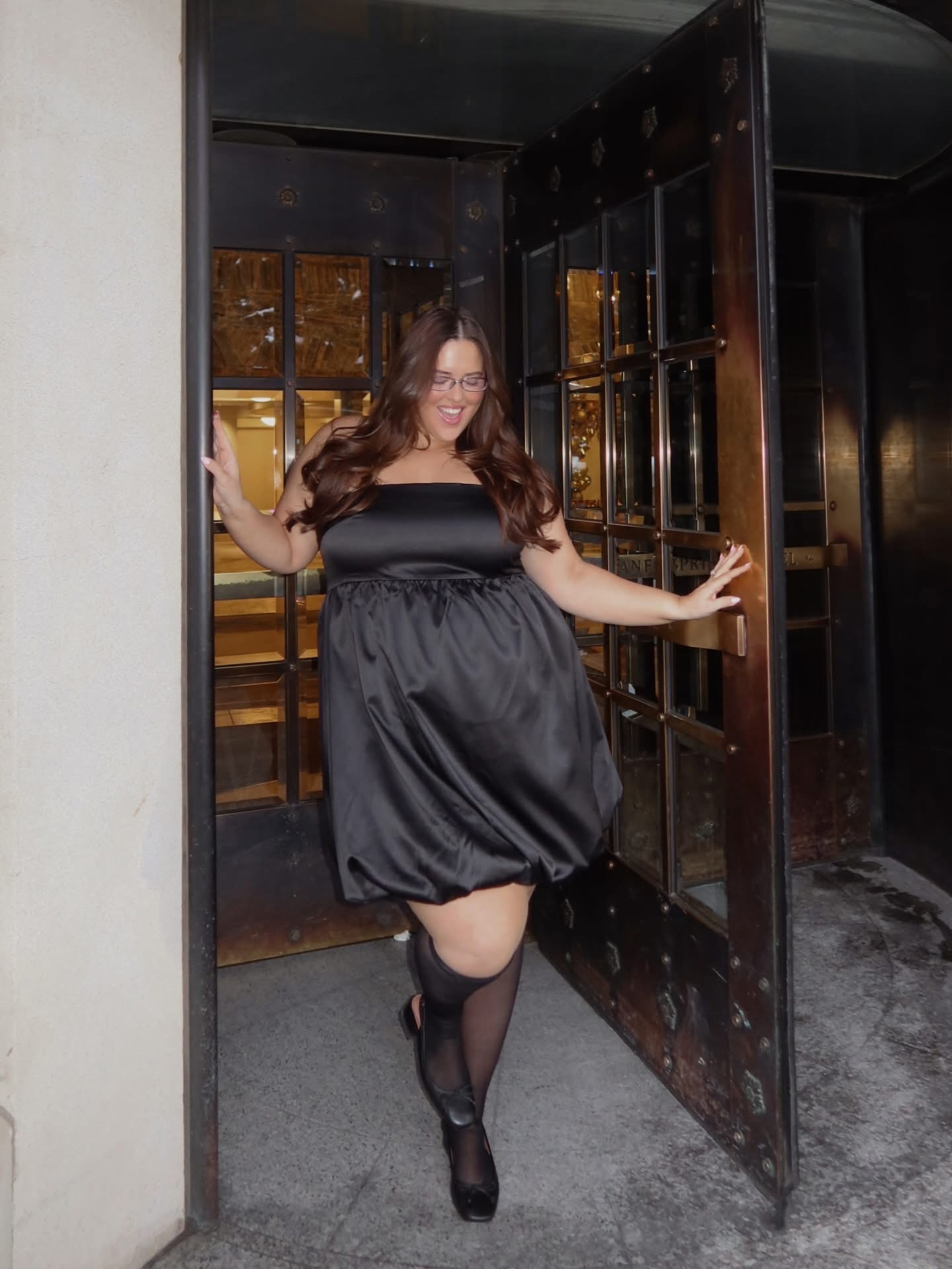 the perfect dinner or date night dress 🍸

Date night, date night outfit, plus size dress, mini dress, satin dress

#LTKMidsize #LTKPlusSize #LTKootd