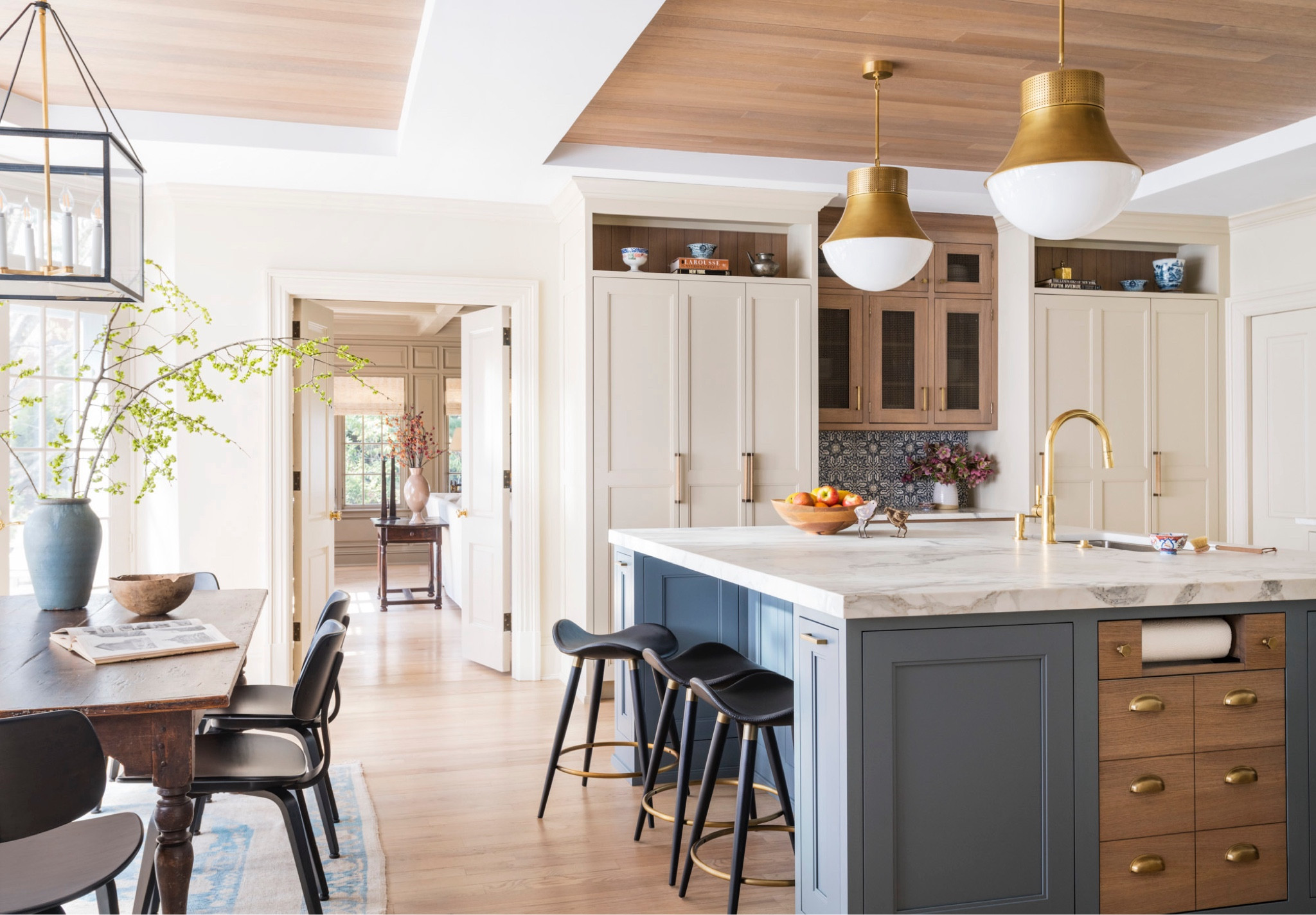 There are a variety of different light fixtures in this kitchen design that all come together to work seamlessly. Get the look in your own kitchen with these light fixture selects. 

#LTKHome