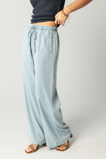 Banks Wide Leg Pants in Light Wash | Böhme US