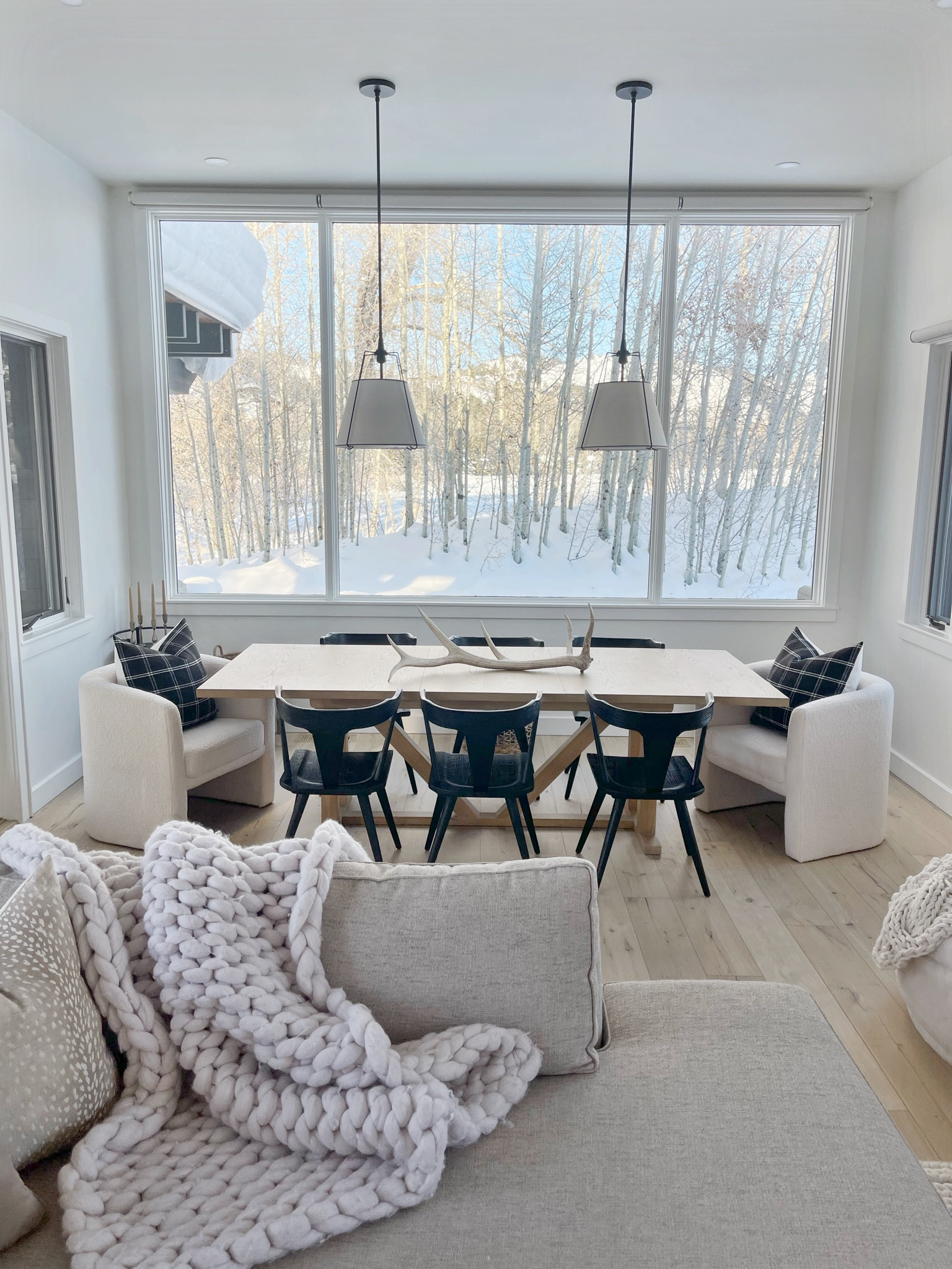 H O M E \ dining room details! Mix and match chairs 👌🏻

Target home
Decor
Living room 

#LTKhome