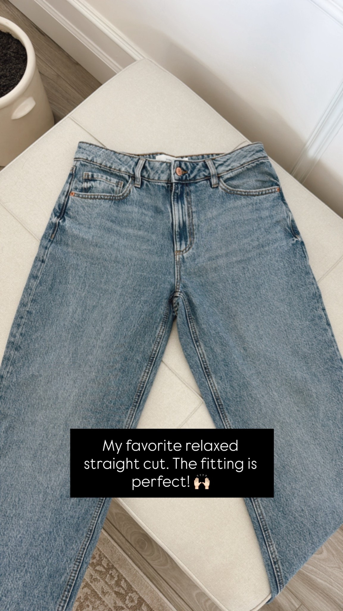 My favorite relaxed denim 
The fitting is adorable! 
Runs tts 


#LTKOver40 #LTKGiftGuide #LTKTall
