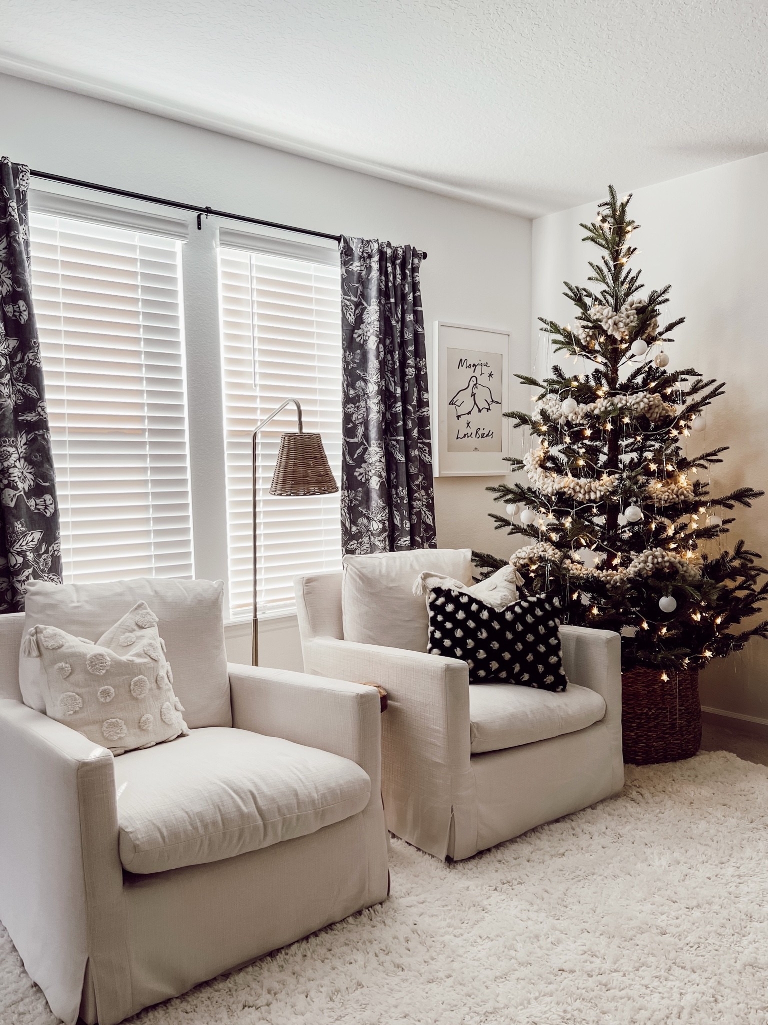 Loft space 🌲✨ #holidayhome #nuetralchristmasdecor

#LTKHoliday #LTKhome #LTKSeasonal