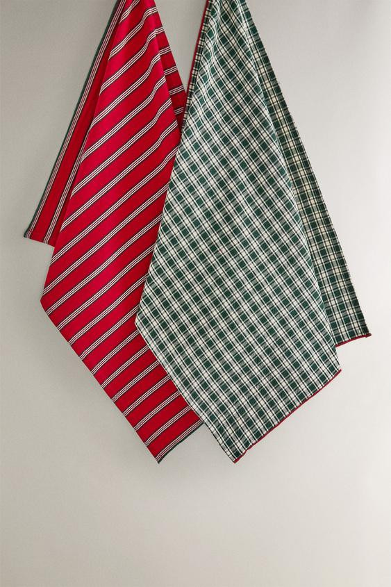 SET OF DYED COTTON CHRISTMAS KITCHEN TOWELS (SET OF 2) | Zara US