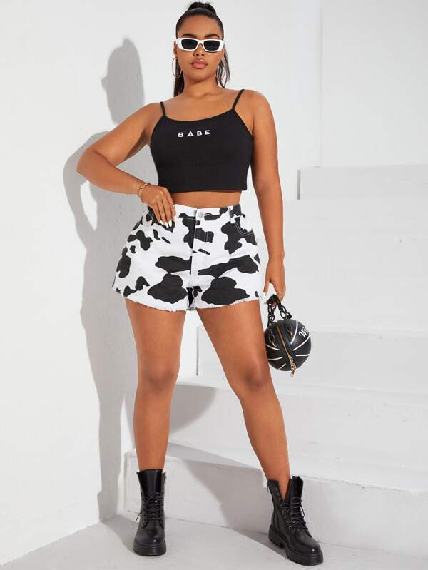 SHEIN EZwear Plus Cow Print Raw Hem Denim Shorts | SHEIN