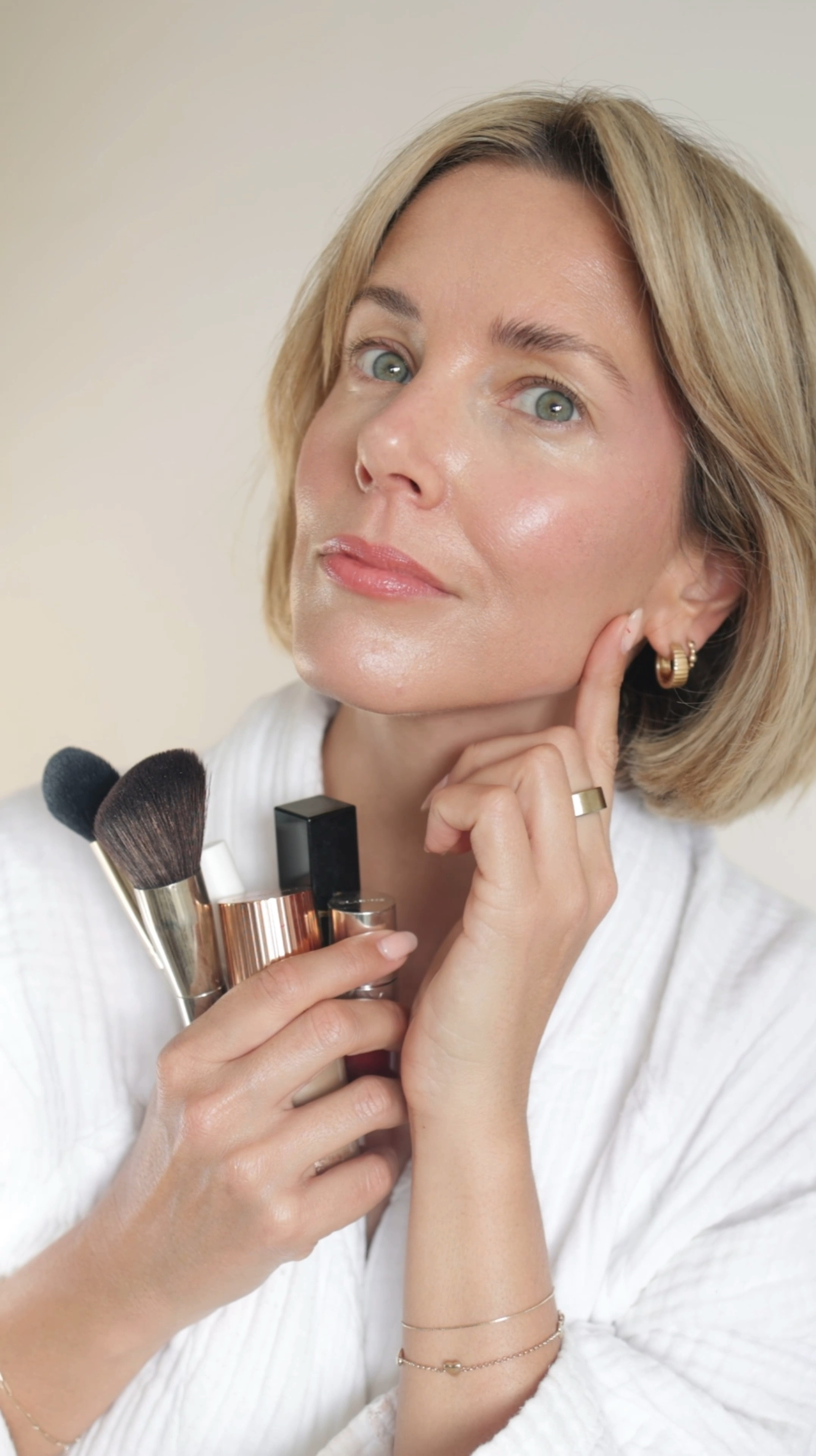 Your skin but better makeup 

Charlotte Tilburg Flawless Filter  medium 
Westman Atelier foundation - 3
Nars Bronzer - 3
YSL Liquid blush - fuschia fling
Estée Lauder lip pencil - spice 
Clarins Lip oil - strawberry


#LTKspring #LTKuk #LTKbeauty