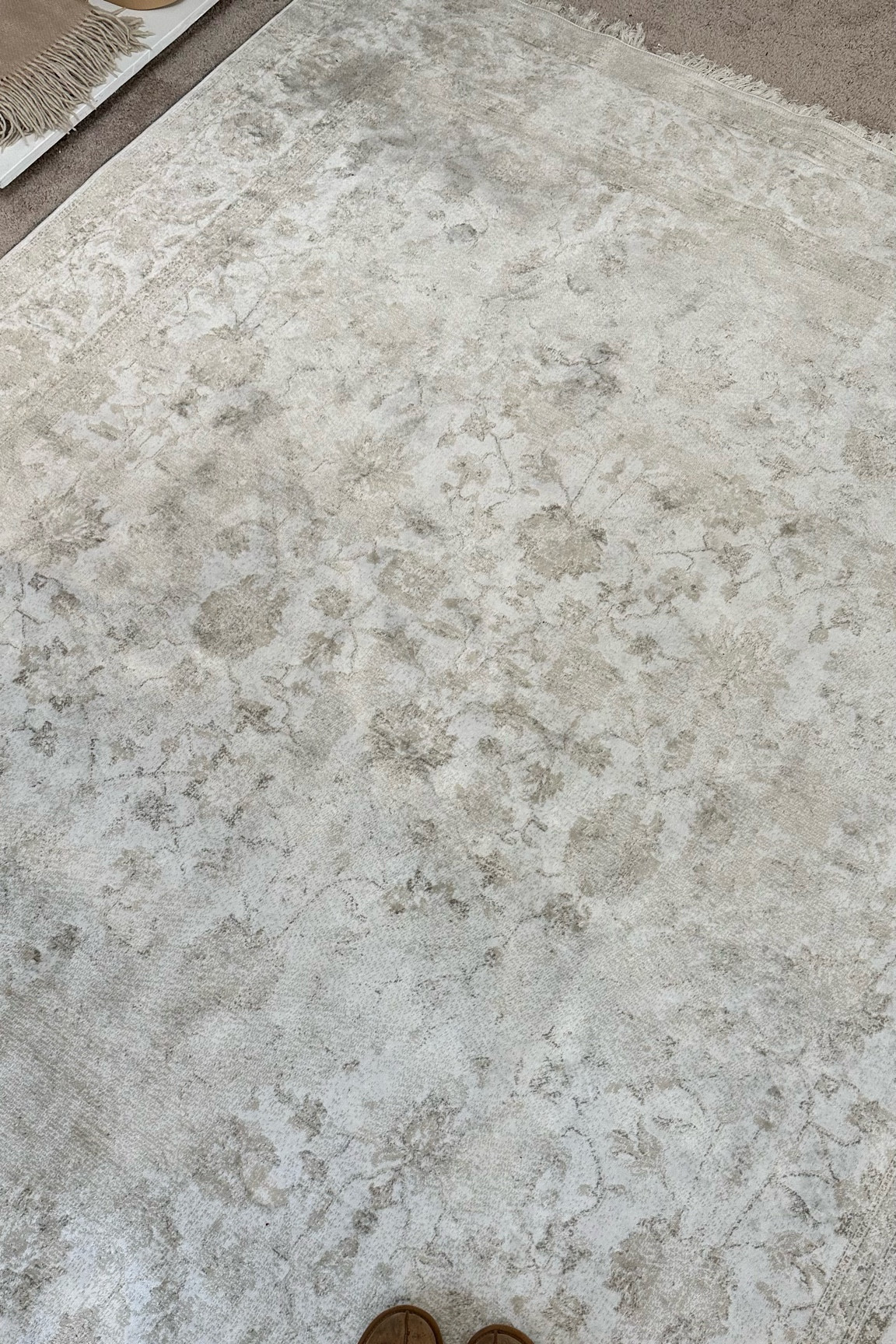 Ivory fading rug 
Beige rug grieve rug fading floral rug with fringe rugs USA office rug living room rug 

#LTKhome #LTKsalealert #LTKSeasonal