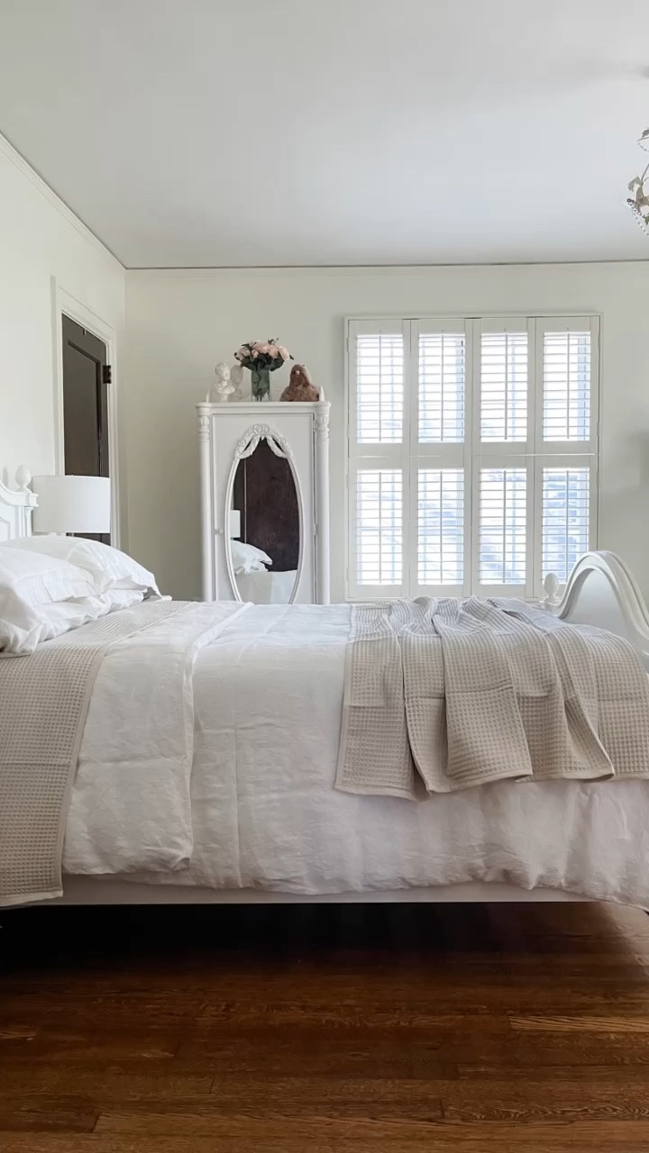 Spring has sprung with a new bedding refresh. 🌸🤍

#LTKVideo #LTKSeasonal #LTKhome