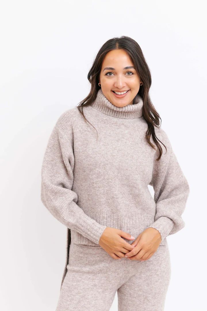 Loren Turtleneck Sweater in Latte | SMASH+TESS CA
