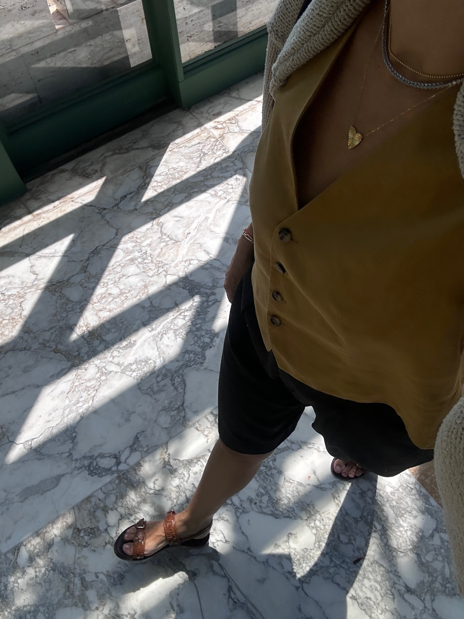 Fresh outfit for a super hot day in São Paulo 🌞 Colete é Zara e a bermuda b/yourself. No link outras opções similares pra vocês #LTK 