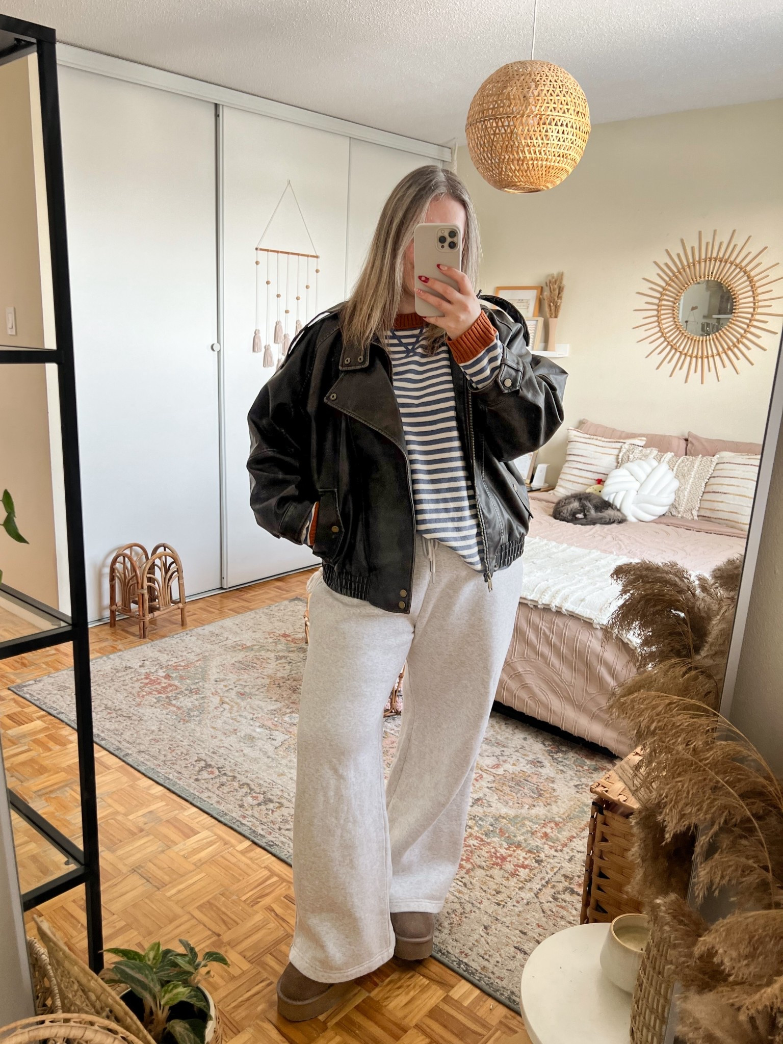 Comfy winter outfit! Wearing my usual size L in the wide leg sweatpants, leather jacket, and striped sweater. Ugg look for less boots are Amazon and great quality, I’m usually a 9.5-10 and wear a 10


#LTKstyletip #LTKmidsize #LTKwinter