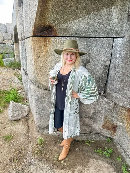 Summer to Fall

This duster is perfect year round. During the summer I rocked it with white jeans and corked heels. During the colder months, I switch out the denim with spanx and add boots. 

#LTKFind #LTKSeasonal #LTKworkwear