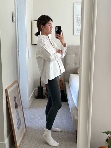 Shirt: Everlane Oxford shirt. Tts. In a xs
Leggings: old Lulu align. Linking similar 