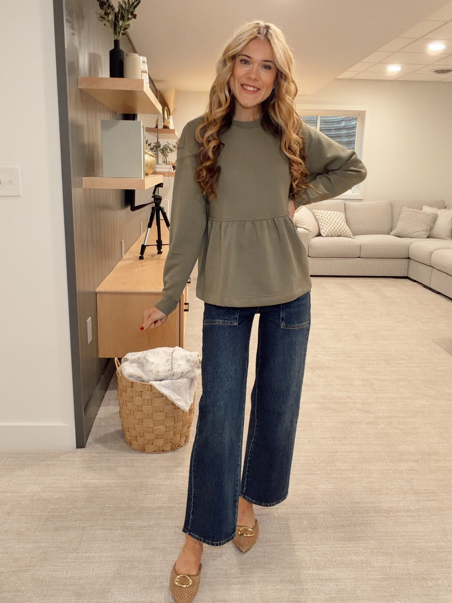 @Walmart This olive green peplum sweatshirt paired with dark wash wide-leg jeans from Walmart is such a comfy but cute fall outfit 🍂 Loving the flowy hem, finished with woven flats. Linking below!

True to size, small, 5’8.5” for reference.

#LTKootd #LTKSeasonal #LTKTravel