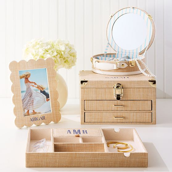 Montauk Raffia Valet Tray | Mark and Graham