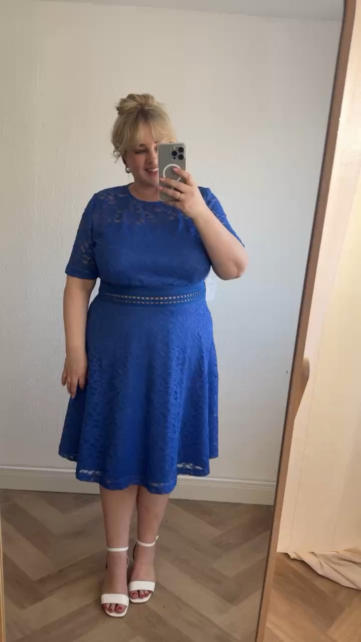 Kleiderliebe 💙

20% sparen mit dem Code: OSTERN26 
nur bis 6.4. einmalig pro Kundin in der App bei Bon Prix einlösbar

#plussizefashion #kleid #dress

#LTKkleider #LTKdeutschland #LTKplussize