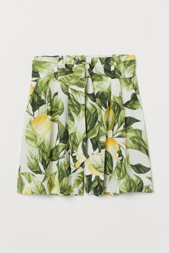 Shorts in woven fabric. High waist with pleats at front, elastic at back of waistband, and zip fl... | H&M (US + CA)