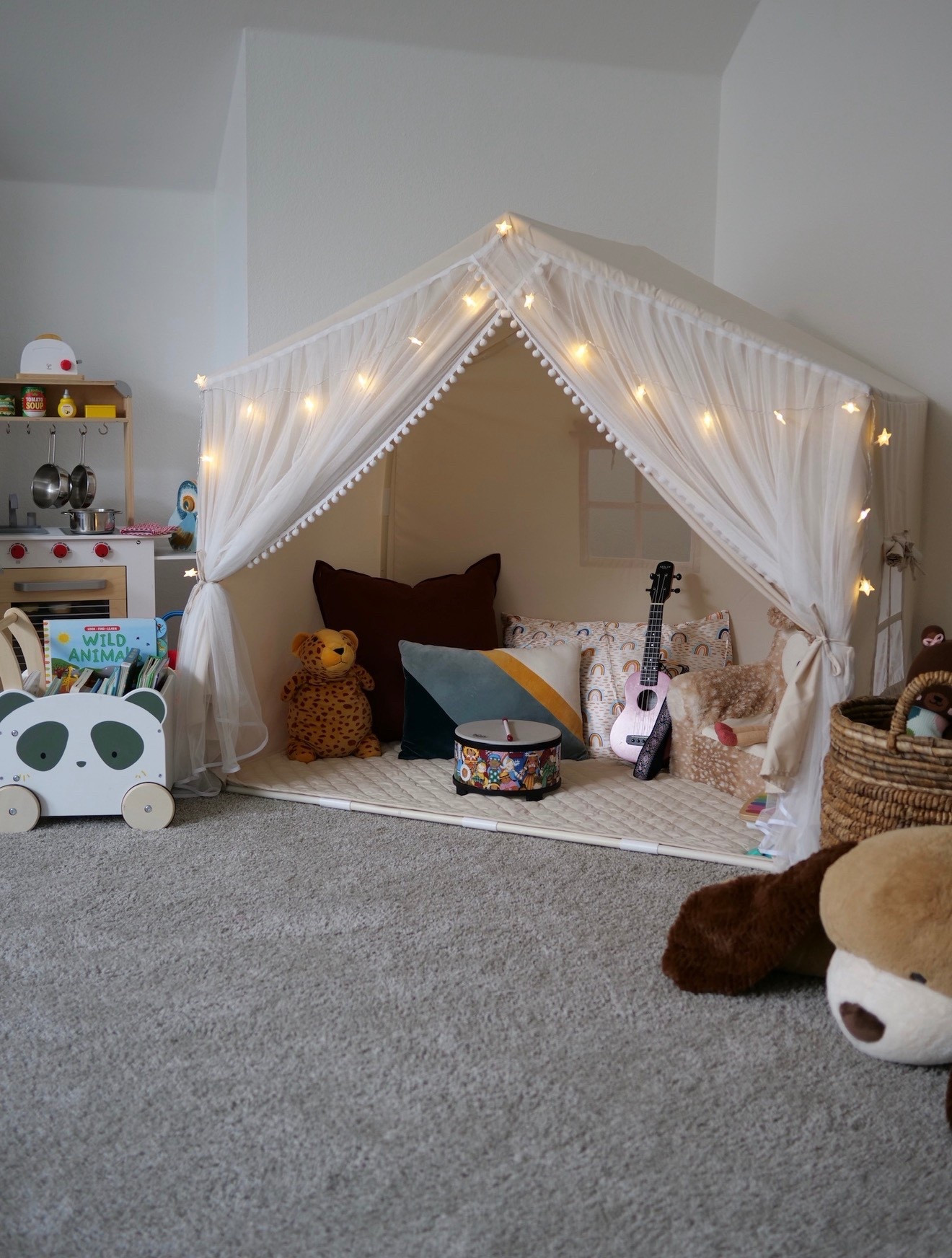 Most magical little play tent. 🤍✨