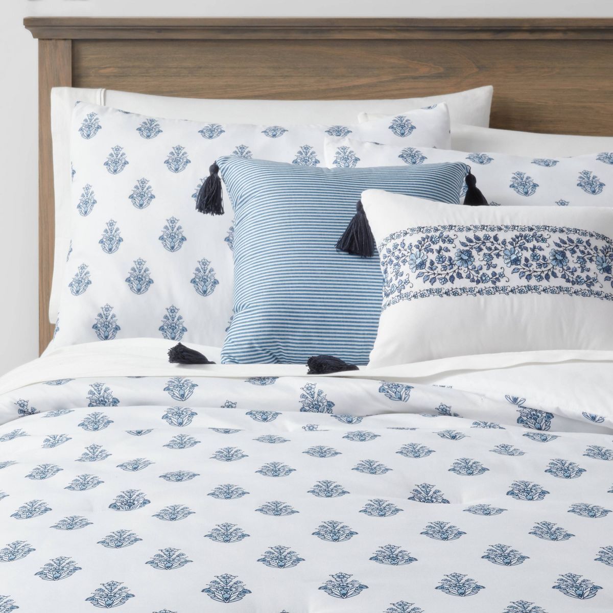 5pc Block Print with Border Comforter Bedding Set White/Blue - Threshold™ | Target