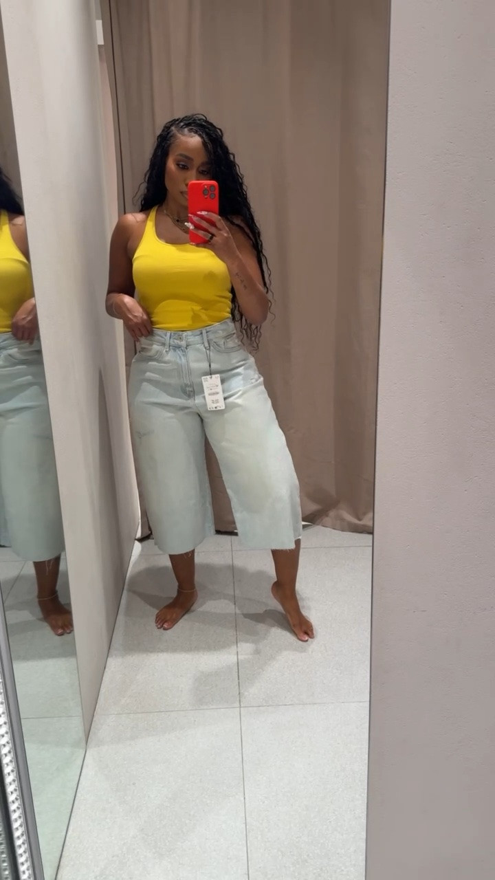 trendy summer outfits. Denim capris are in style and easy to pair with so many tops!

#LTKootd #LTKMidsize