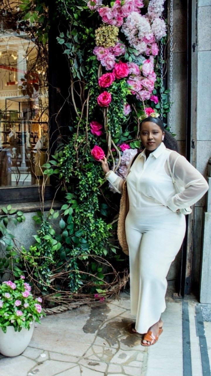 Effortless, polished, and easy to recreate 
I paired a classic white sheer top with cropped pants for a neutral summer look that always feels put together. These are the kind of pieces you can mix and match all season.

chic summer outfit, white sheer top outfit, mix and match outfit, minimal outfit ideas, elevated basics outfit, minimalist fashion outfit, casual chic outfit,Commense



#LTKSaleAlert #LTKPetite #LTKMidsize