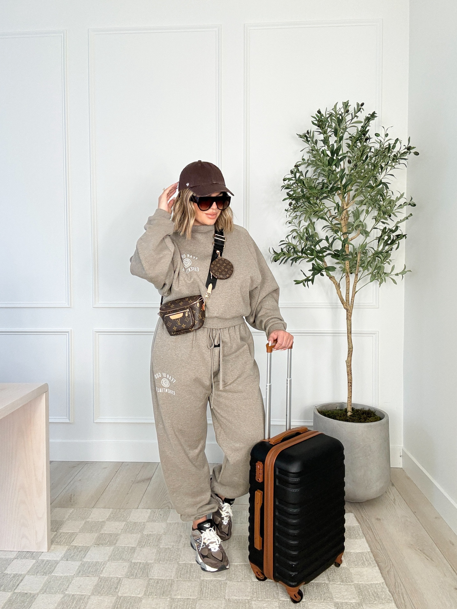 Airport outfit 
Size L in both 
Amazon luggage comes in 3 pc set for under $100 ! 
Purse cant link here but it’s the mini bum bag from LV I purchased strap separately. 
Linked similar more affordable bag here .
