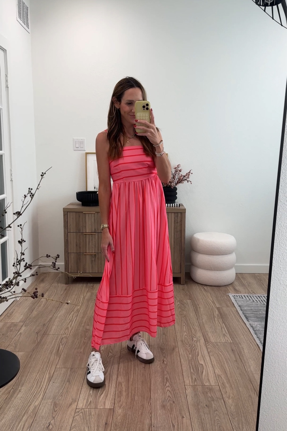 Summer dress, wedding guest, vacation dress

Wearing a S