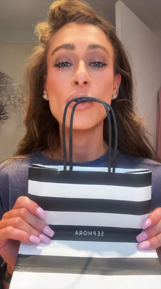 Mini Sephora Haul 🖤

Trying the new Patrick Ta Blush Duo shades, Charlotte Tillbury lipsticks & Haus Labs lip liner pens 💋💄

#LTKxSephora #LTKbeauty