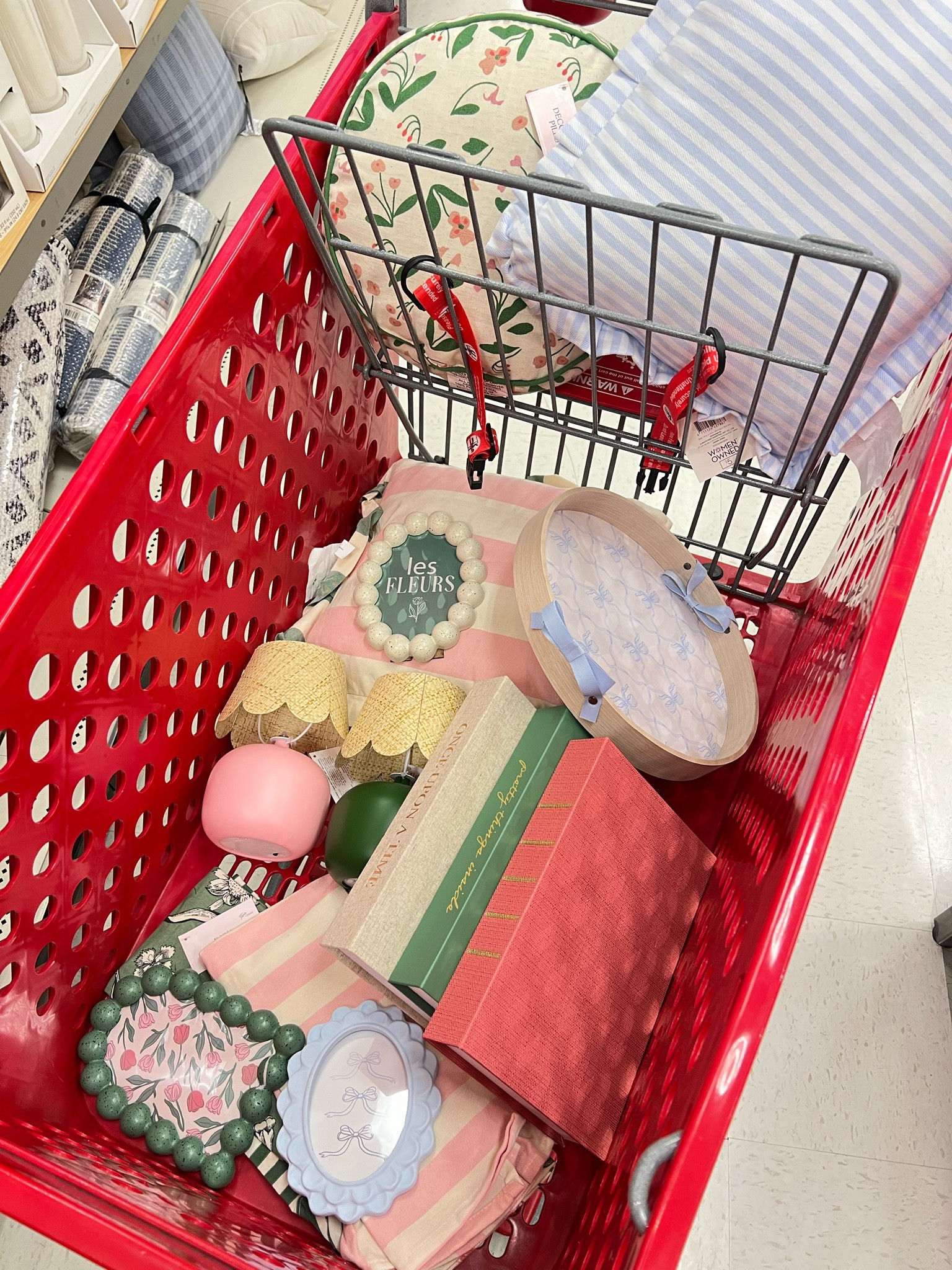 Target dollar section… I’m screaming! RUN DON’T WALK! 🌷🎀

#LTKSeasonal #LTKHome #LTKFindsUnder50