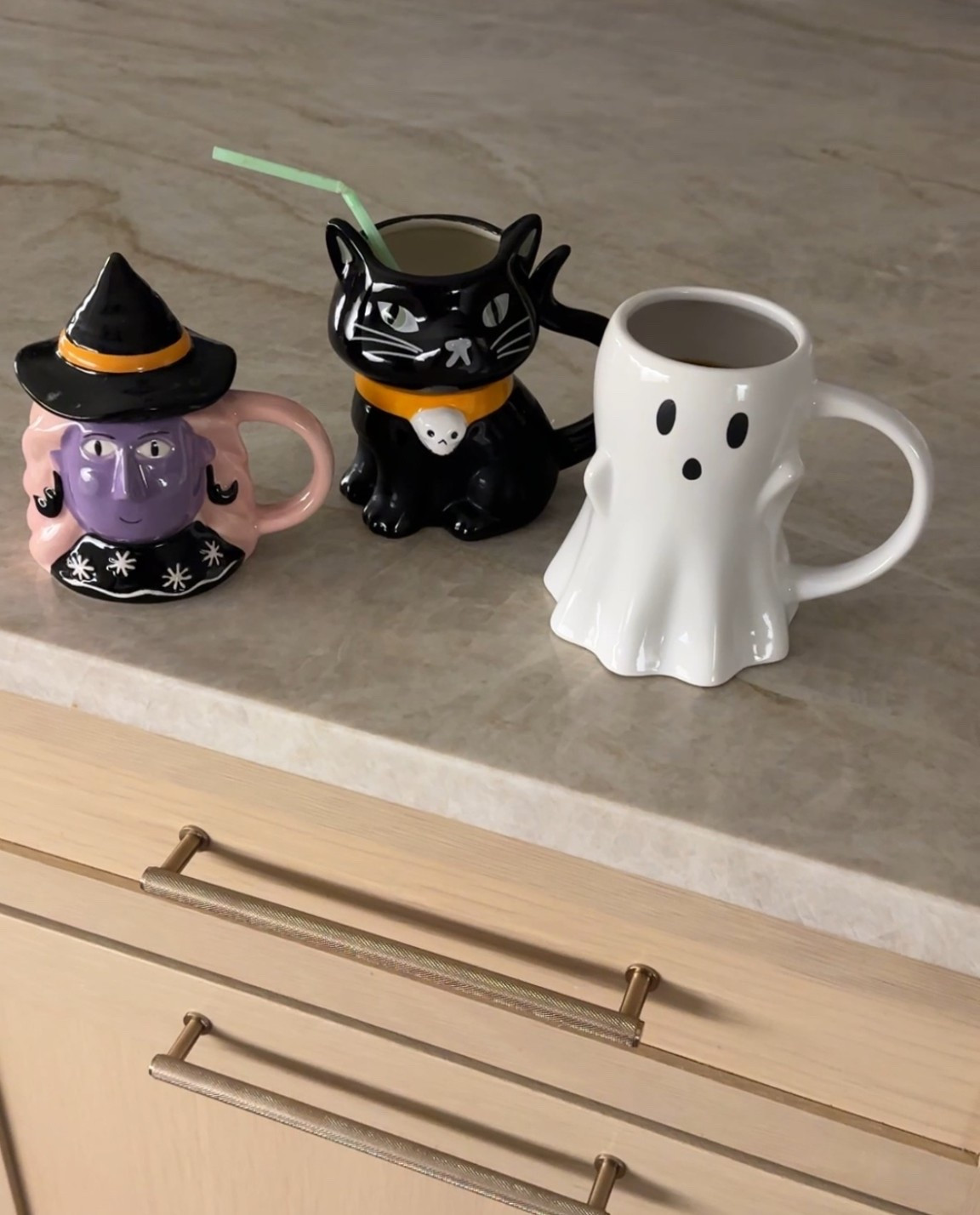 $5 Halloween coffee mugs!  🎃👻🧙🐈‍⬛   Grab them while they have them! 

Halloween decor
Pumpkin
Ghost
Witch
Target
Walmart
Fall style
Fall must haves
Halloween costume


#LTKHalloween #LTKFallSale #LTKSeasonal